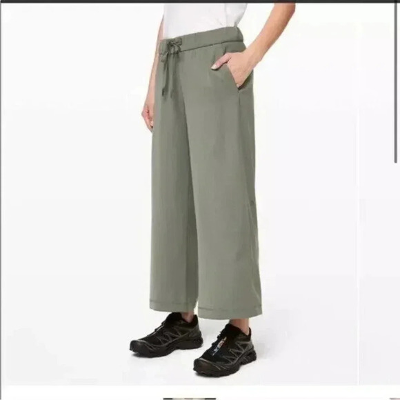 Lululemon On The Fly Pant Wide Leg Woven Grey Sage Size 10 - Picture 1 of 16